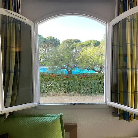 Bel Vue Sur Piscine 1 Fermee Et 1 Espace Cabine Saint-Raphael (Var)