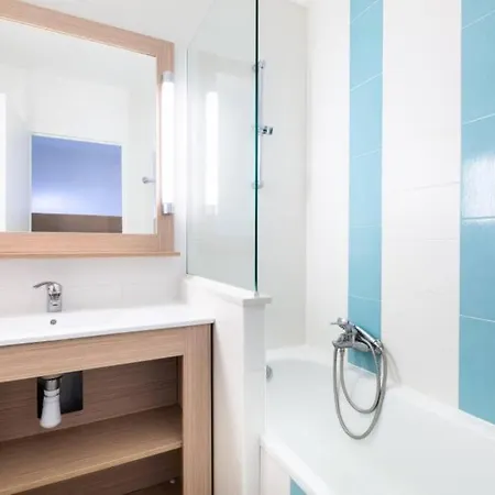 Bel Vue Sur Piscine 1 Fermee Et 1 Espace Cabine